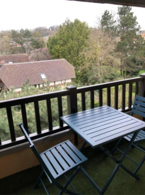 T2 apartment with balcony near beach